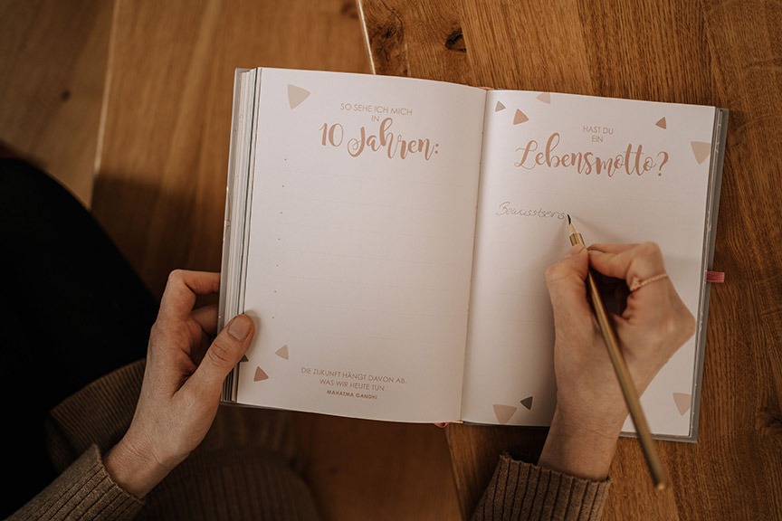 journaling, coaching, schreiben, Bewusstwerdung, Bewusstsein, Lifecoaching, Lebensmotto, Selbstreflexion, Persönlichkeitsentwicklung, gemeinsam, Dankbarkeit, Ritual, Routinen