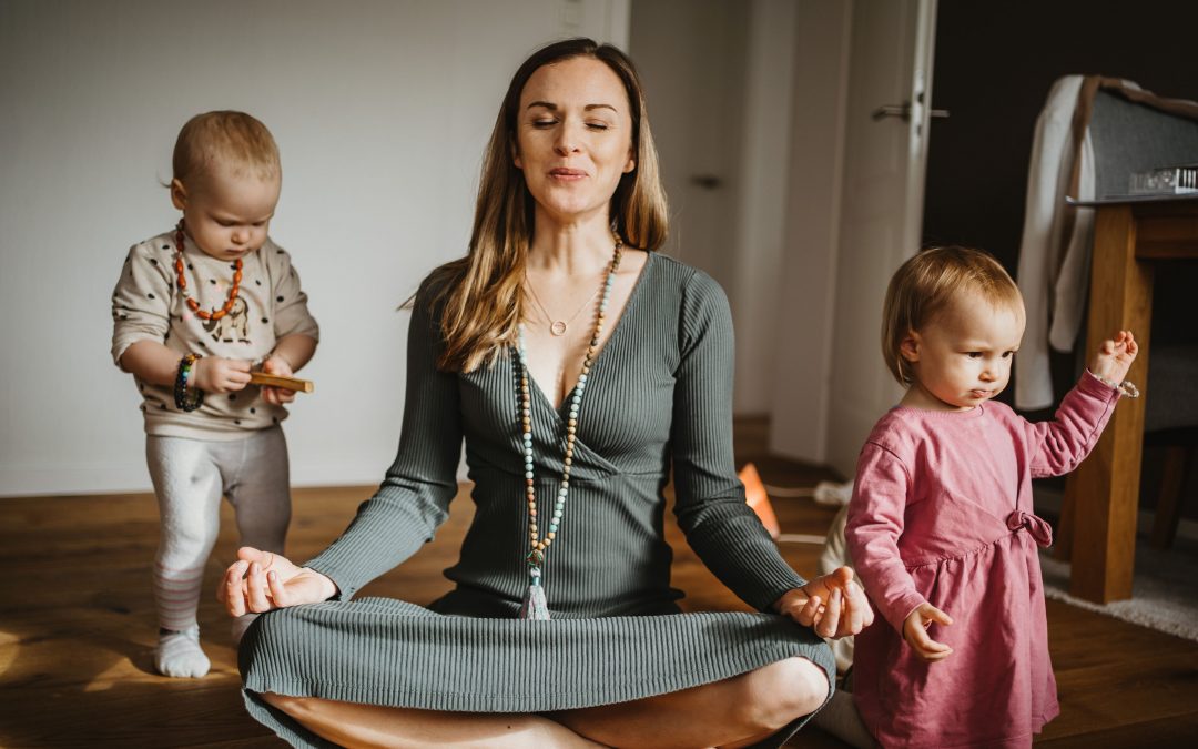Businessmom, Mutterschaft, Geschäftsfrau, Mami, Meditation, Liebe, Blickwinkel, Achtsamkeit, Chaos, Liebe, Authentizität